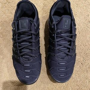 Women’s size 10 Vapormax plus black